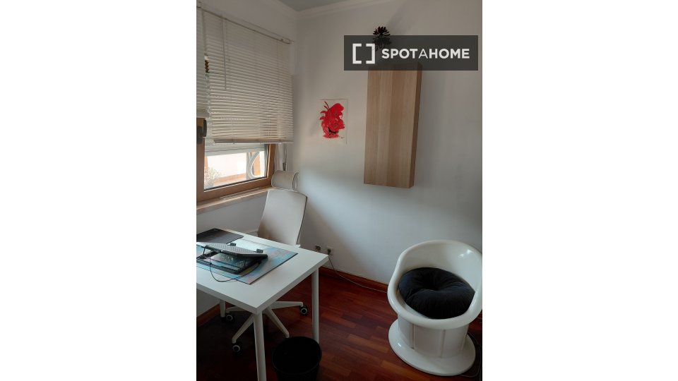 Double room Lisbon, 3 beds, 124m² — photo 18