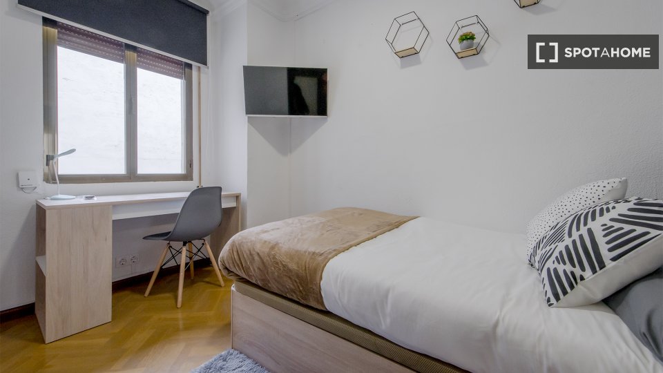 Double room Madrid, 5 beds, 110m² — photo 14
