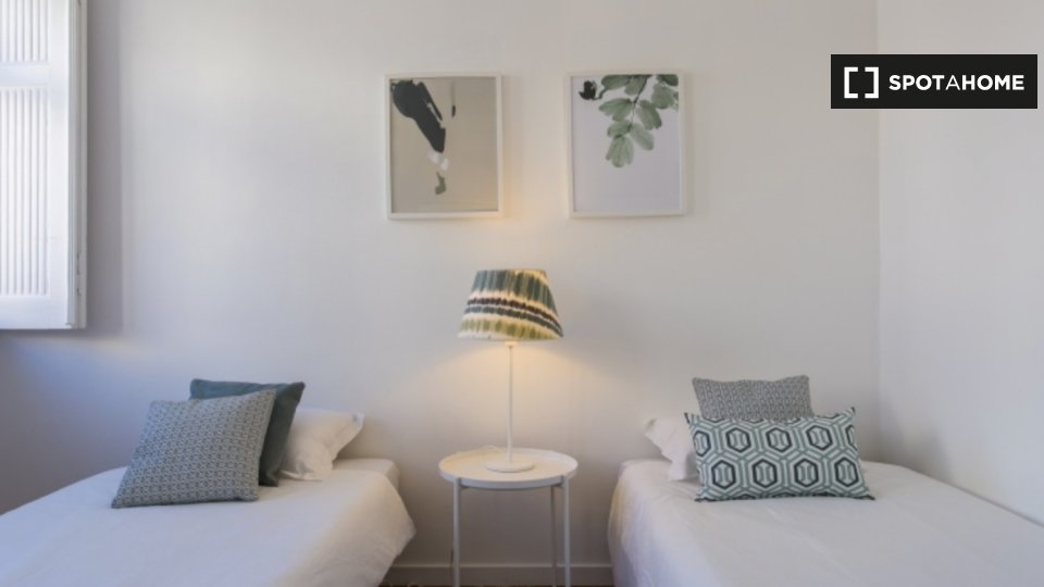 Double room Lisbon, 5 beds — photo 18