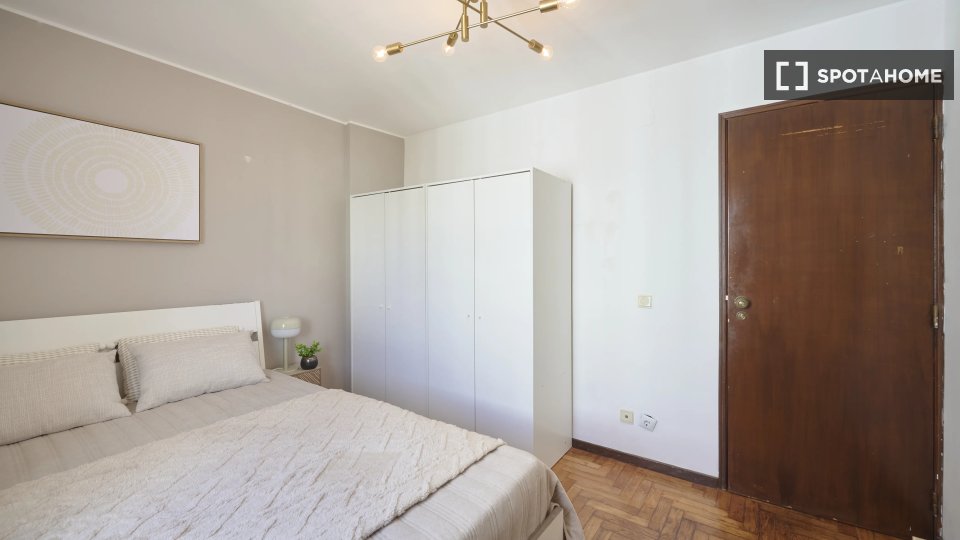 Double room Lisbon, 5 beds — photo 3