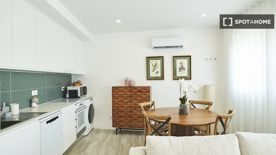 Apartment Lisbon, 2 beds, 61m² — photo 13