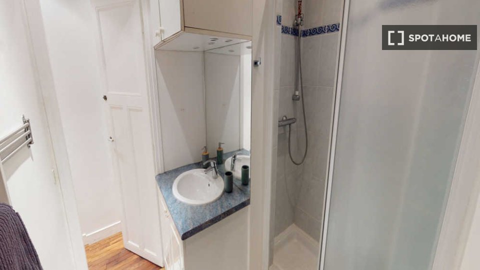 Double room Paris, 5 beds, 120m² — photo 7