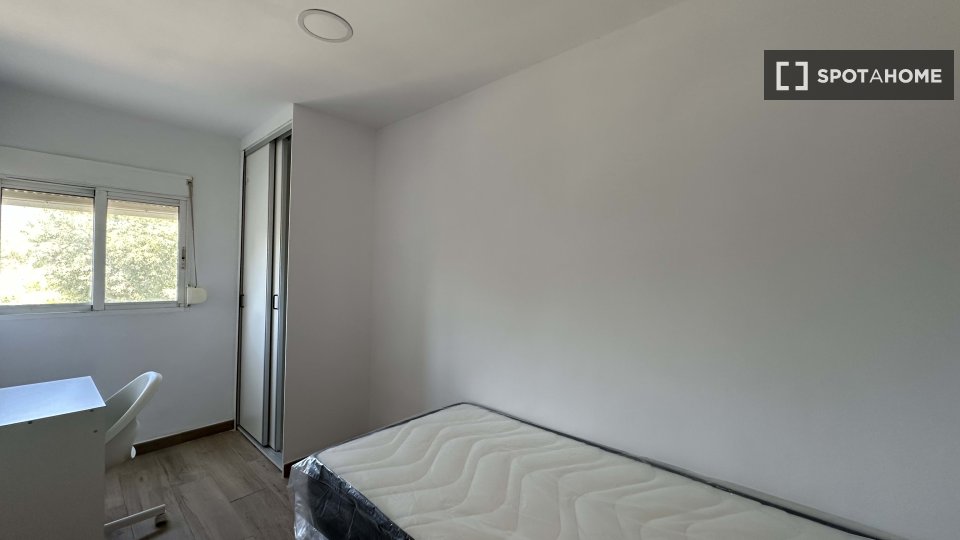 Double room Valencia, 4 beds, 74m² — photo 2