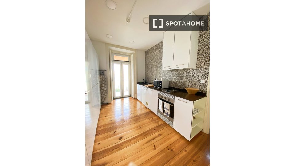 Apartment Lisbon, 2 beds, 130m² — photo 8