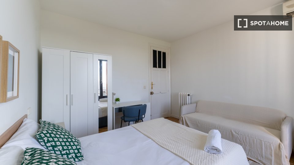 Double room Madrid, 8 beds — photo 22