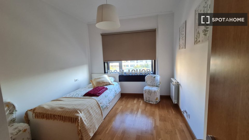 Apartment Vigo, 3 beds, 130m² — photo 12
