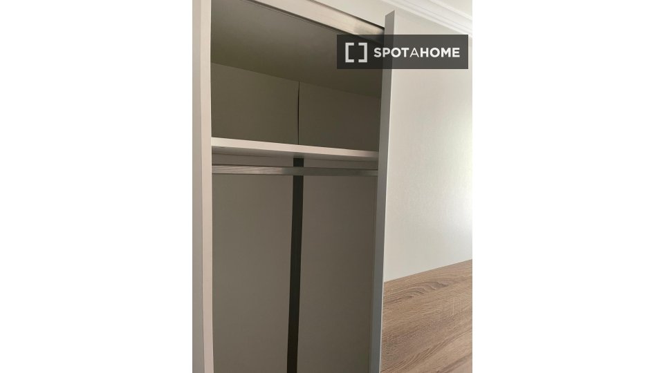Double room Madrid, 3 beds — photo 37