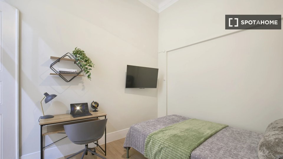Double room Lisbon, 9 beds — photo 11