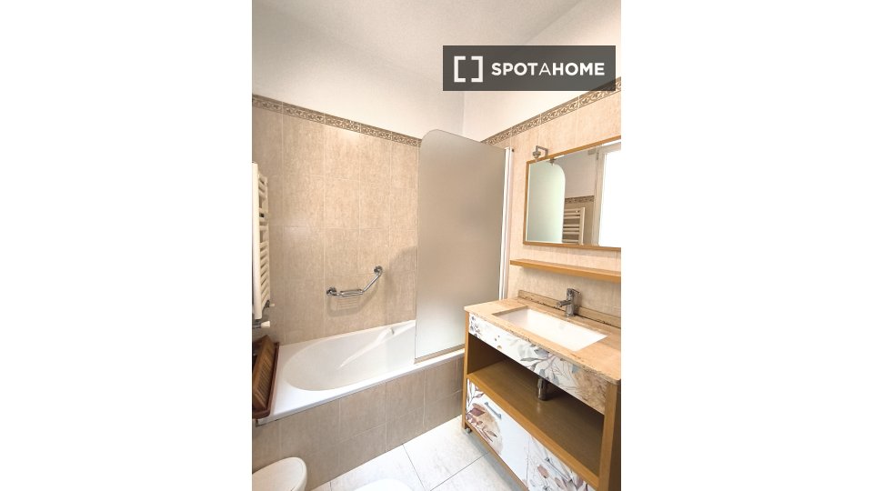 Double room Madrid, 7 beds, 132m² — photo 13