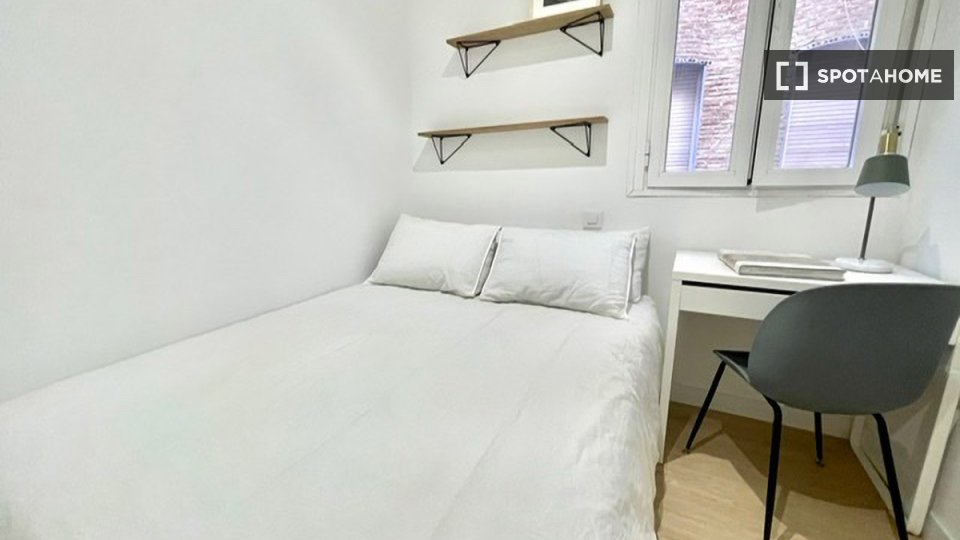Double room Madrid, 12 beds — photo 21