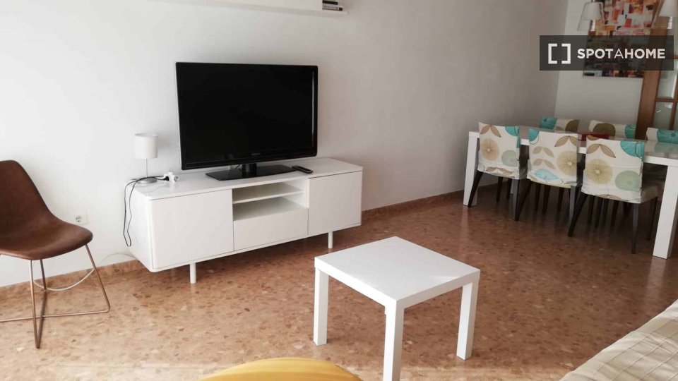 Double room Valencia, 3 beds — photo 10
