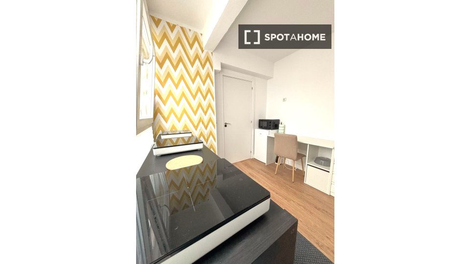 Double room Madrid, 7 beds, 160m² — photo 58