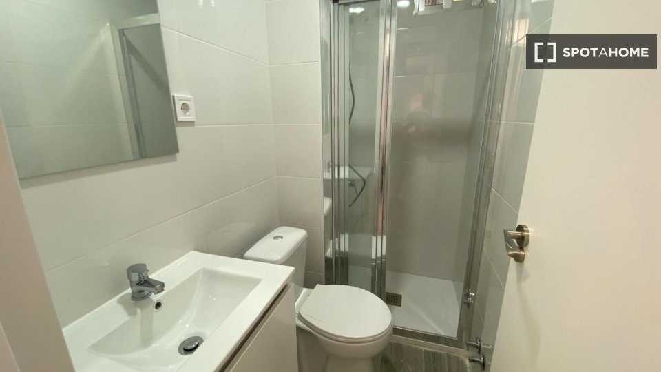 Double room Madrid, 4 beds — photo 16