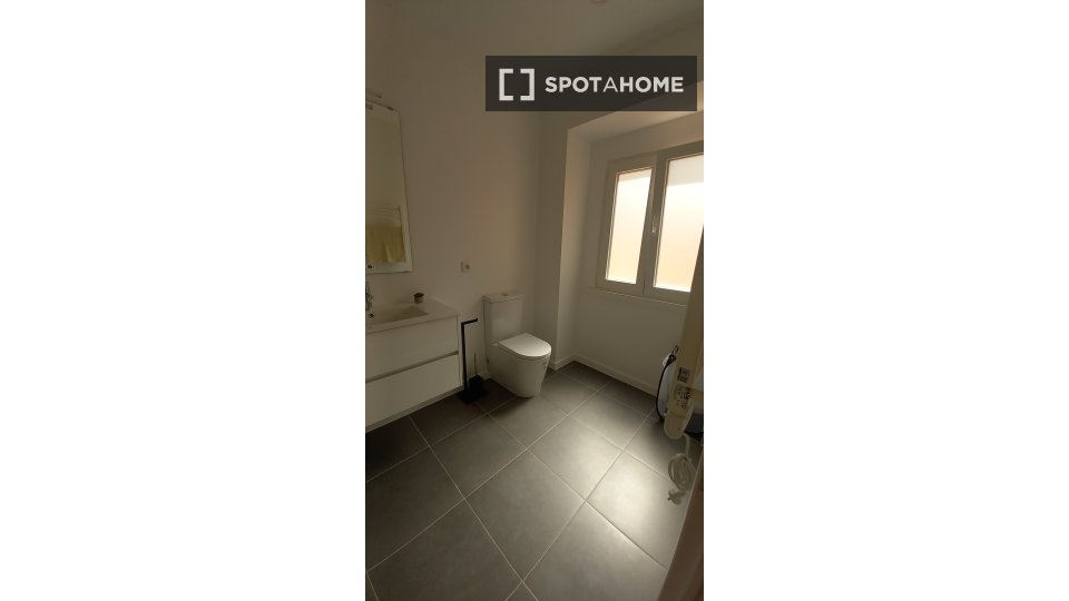 Double room Lisbon, 5 beds, 130m² — photo 14