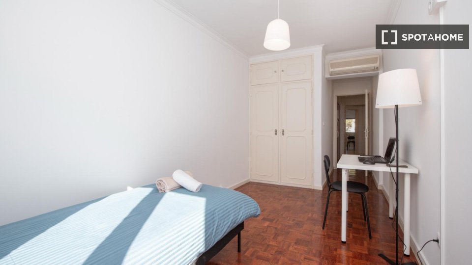 Double room Lisbon, 4 beds, 100m² — photo 8