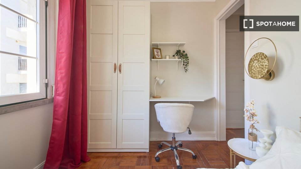 Double room Lisbon, 4 beds — photo 48