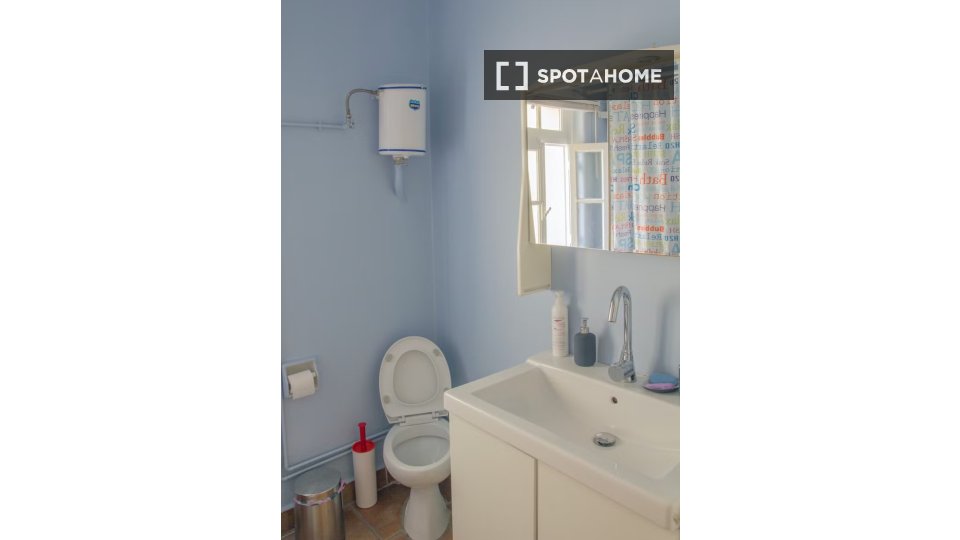 Double room Athens, 4 beds — photo 16