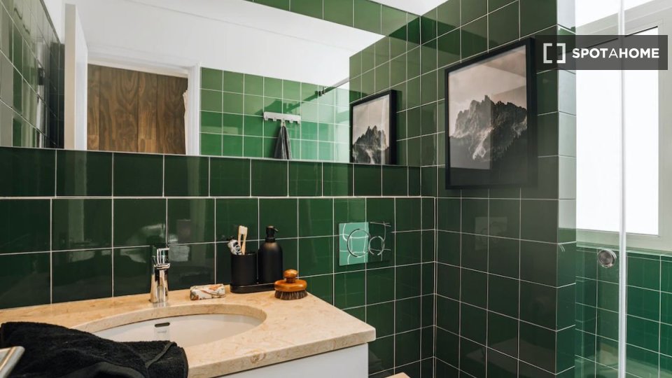 Apartment Lisbon, 2 beds — photo 17
