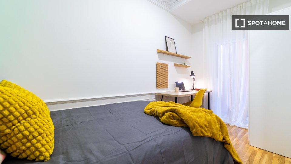 Double room Madrid, 13 beds, 301m² — photo 3