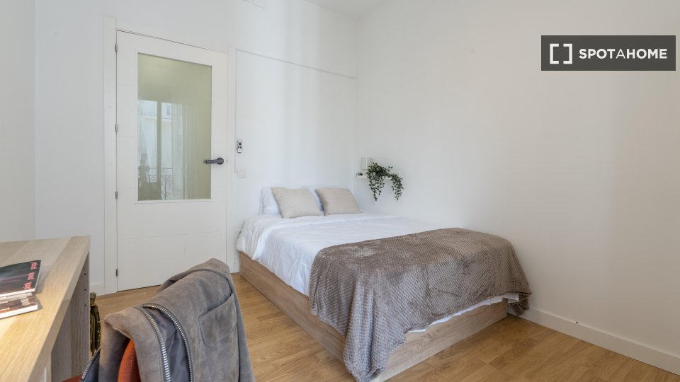 Double room Madrid, 5 beds — photo 10
