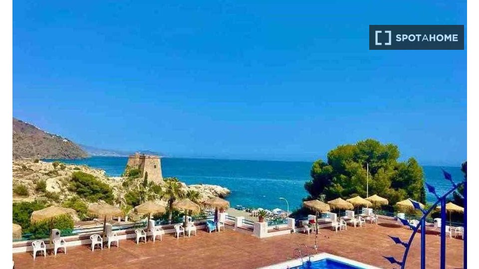 Apartamento de 2 dormitorios en alquiler en Almuñécar, Granada