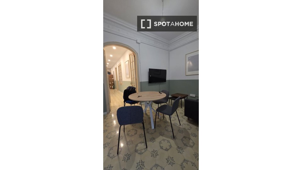 Double room Barcelona, 7 beds, 210m² — photo 10