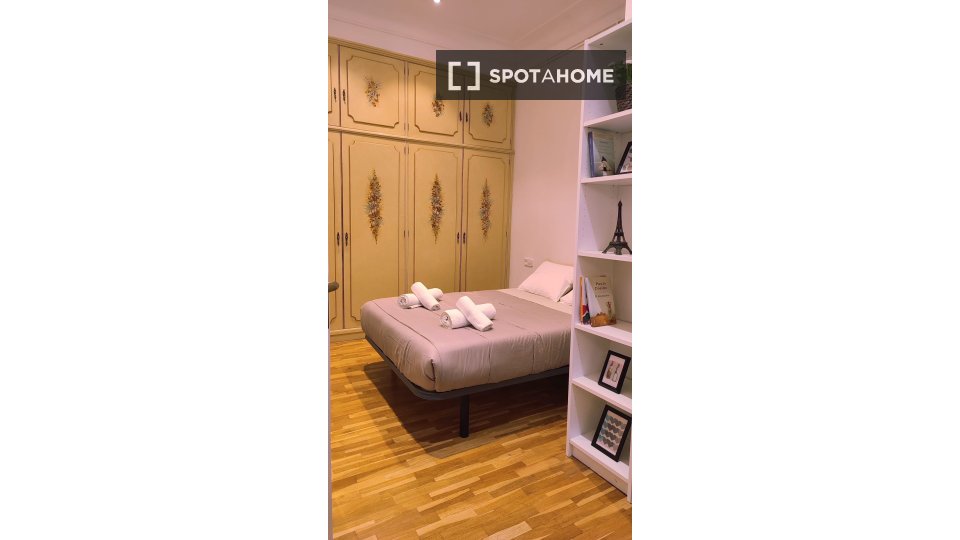 Double room Barcelona, 3 beds — photo 9