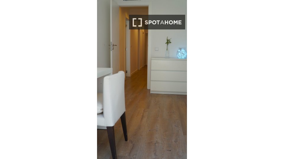 Apartment Lisbon, 3 beds, 135m² — photo 15
