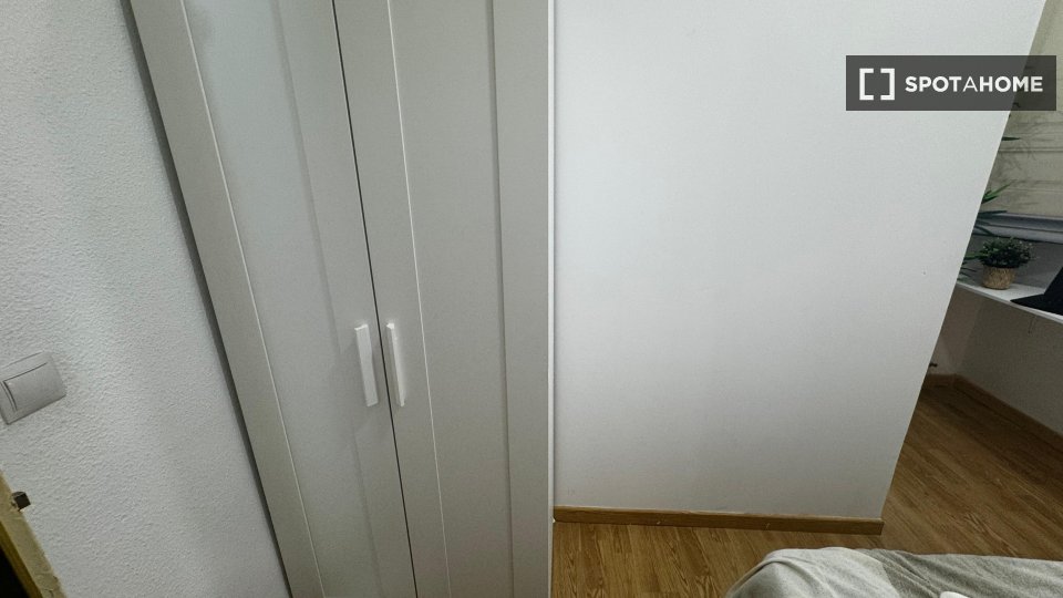 Double room Madrid, 6 beds, 110m² — photo 1