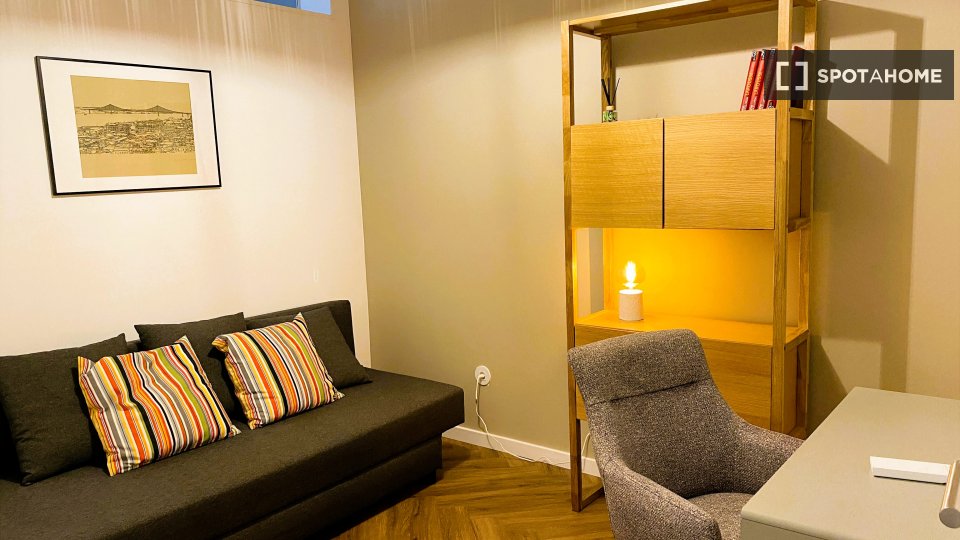 Apartment Lisbon, 2 beds, 70m² — photo 23
