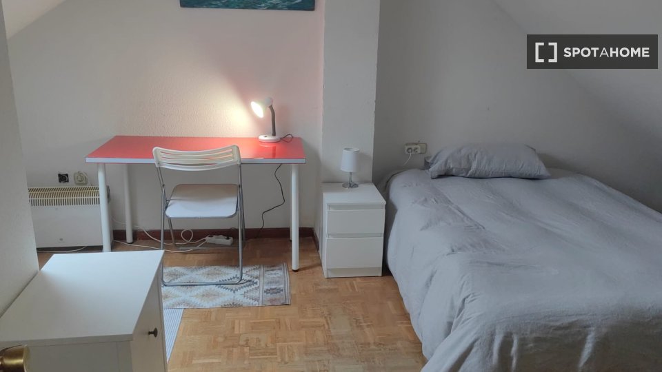 Double room Madrid, 4 beds, 80m² — photo 12