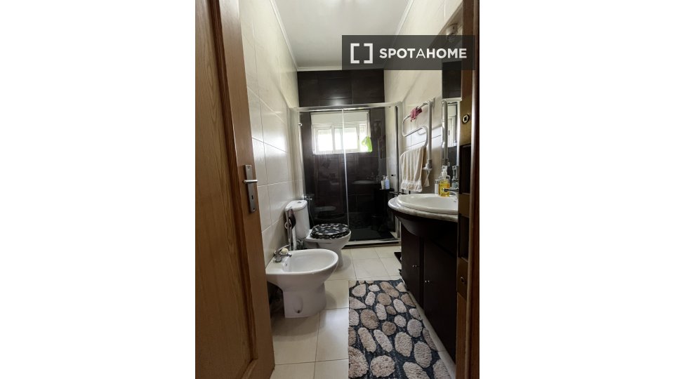 Double room Lisbon, 2 beds, 20m² — photo 5