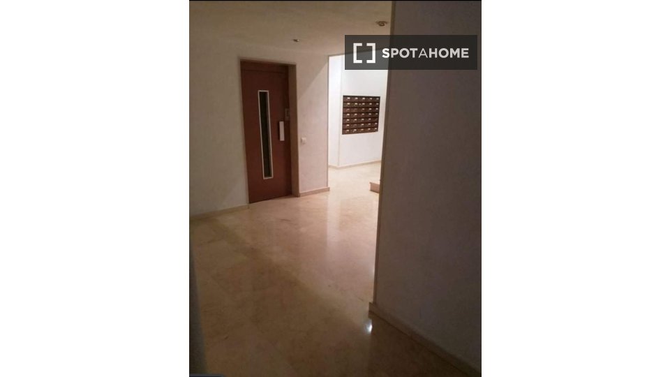 Double room Alicante, 4 beds, 89m² — photo 6