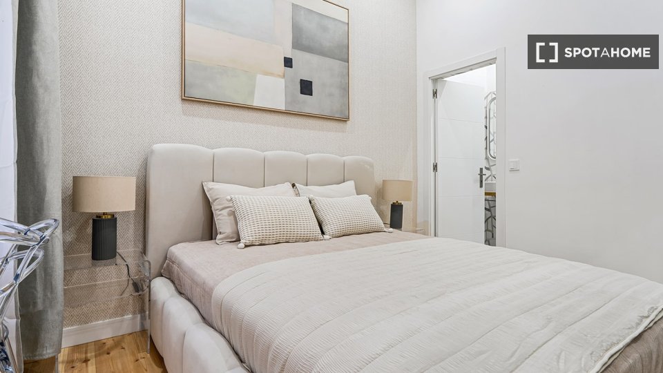 Double room Lisbon, 6 beds — photo 30