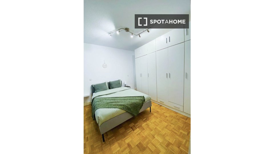 Double room Madrid, 5 beds — photo 13