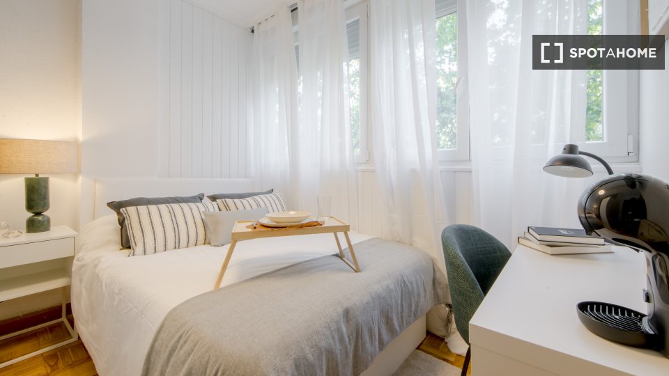 Double room Madrid, 6 beds, 100m² — photo 5