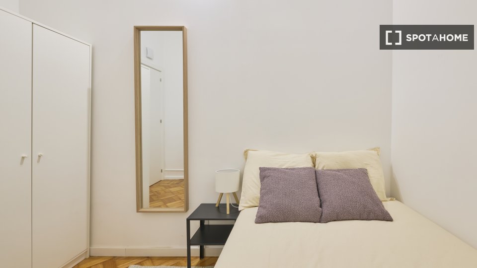 Double room Lisbon, 11 beds — photo 41