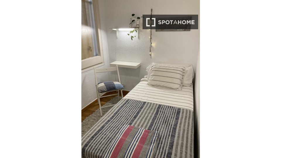 Double room Barcelona, 3 beds, 90m² — photo 17