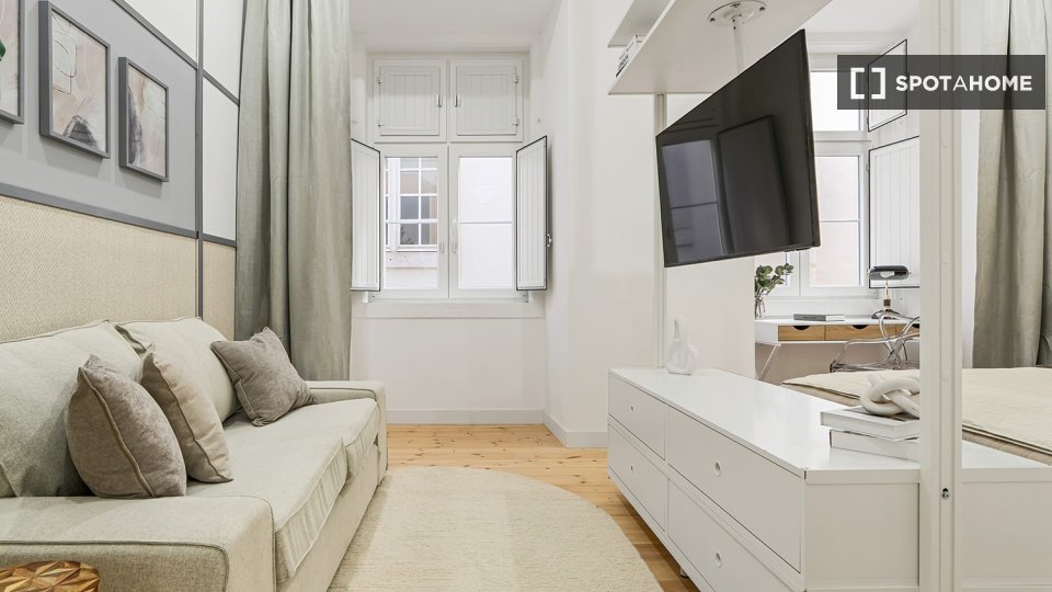Double room Lisbon, 6 beds — photo 42