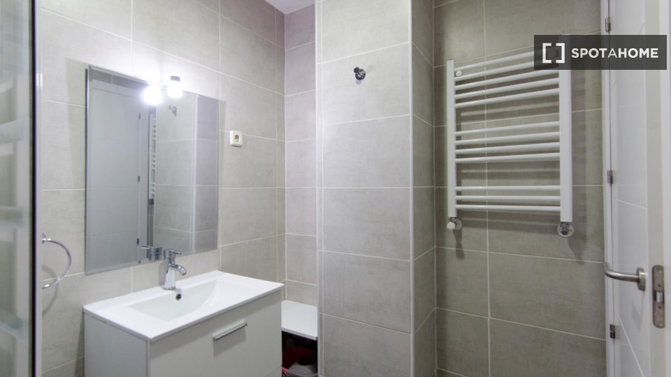 Double room Madrid, 6 beds — photo 22