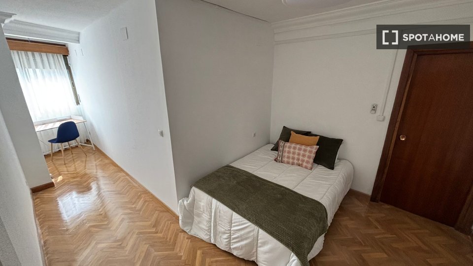 Double room Madrid, 9 beds, 200m² — photo 2