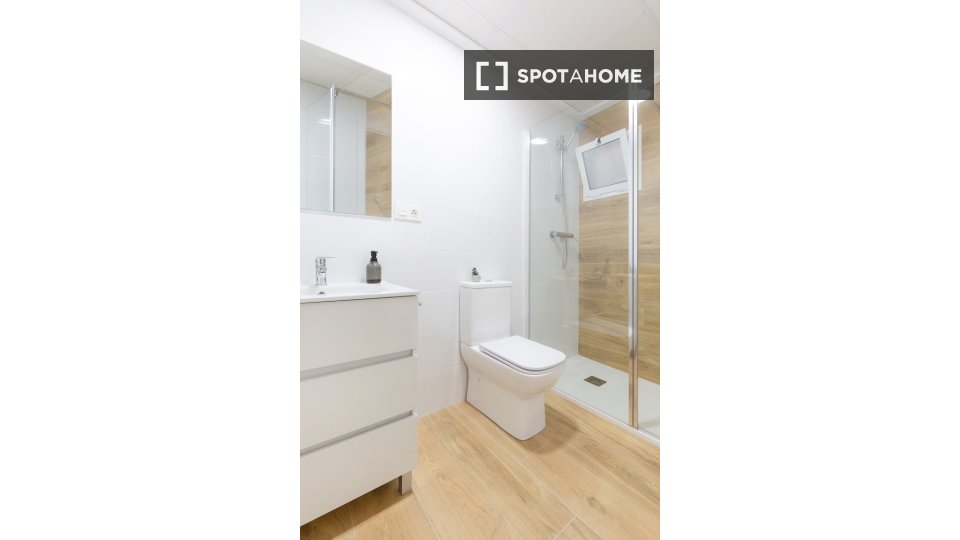 Double room Alicante, 7 beds, 201m² — photo 23