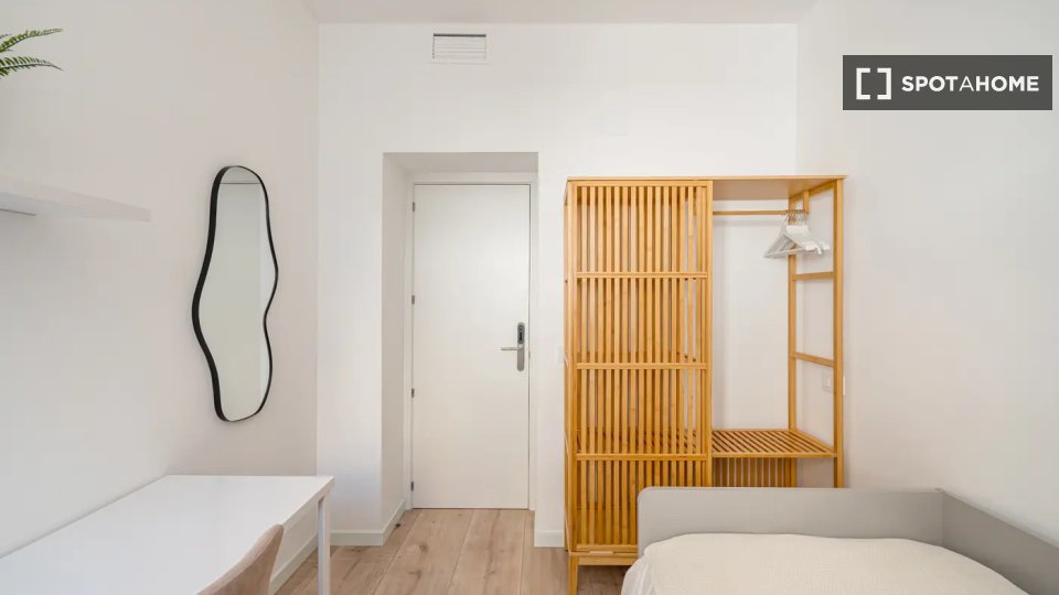 Double room Madrid, 5 beds — photo 19