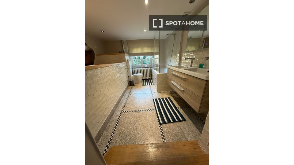 Double room Brussels, 7 beds — photo 16