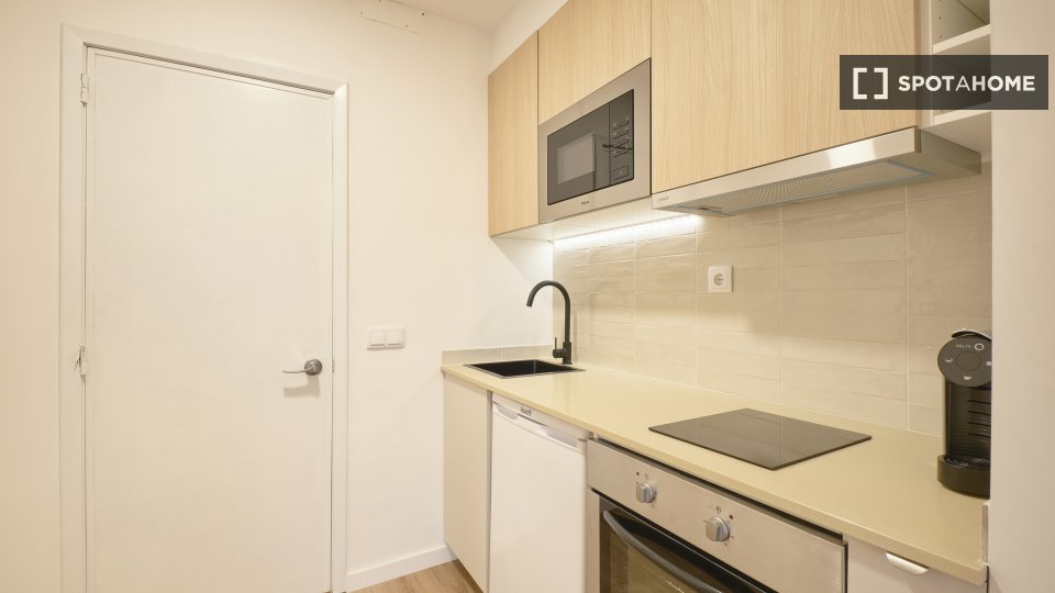 Double room Lisbon, 9 beds — photo 3