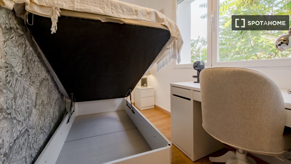 Double room Madrid, 8 beds, 150m² — photo 17