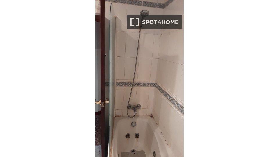 Double room Barcelona, 2 beds, 65m² — photo 16