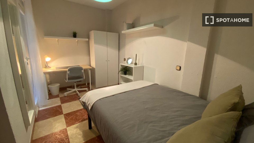 Double room Madrid, 4 beds — photo 3