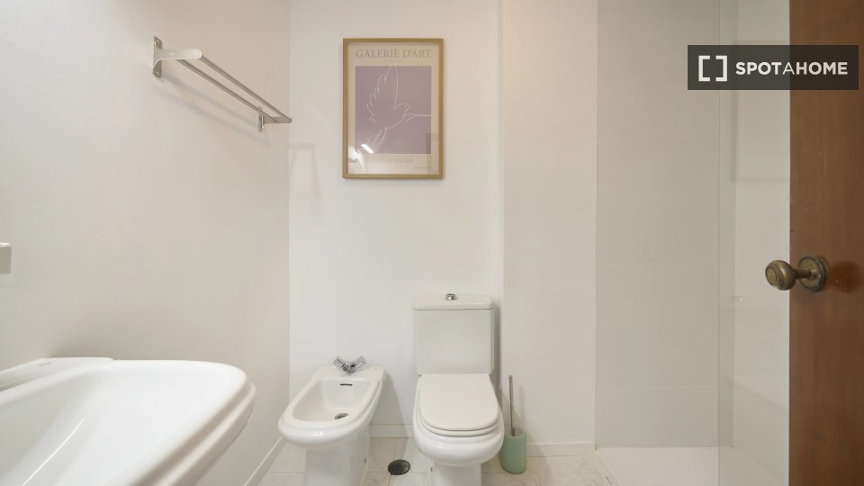 Double room Lisbon, 5 beds — photo 7
