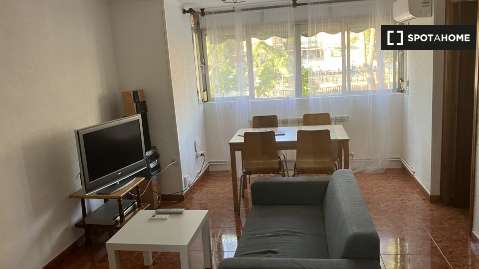 Double room Madrid, 3 beds, 60m² — photo 8